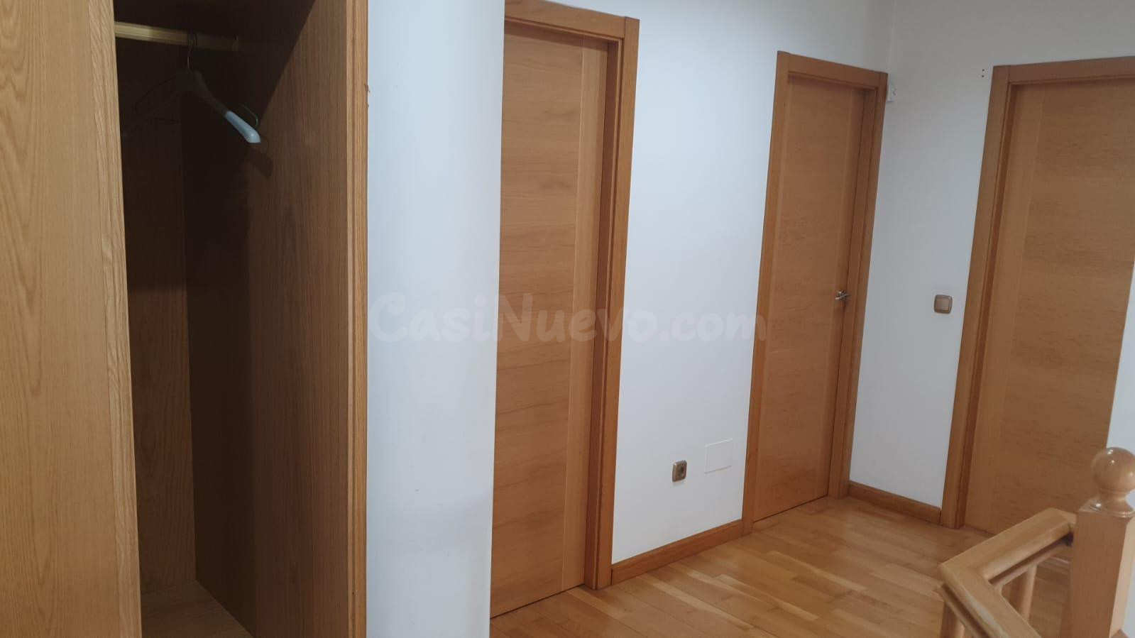 Espectacular Ático Dúplex en Ponferrada - Zona Alta por €180 - foto 4