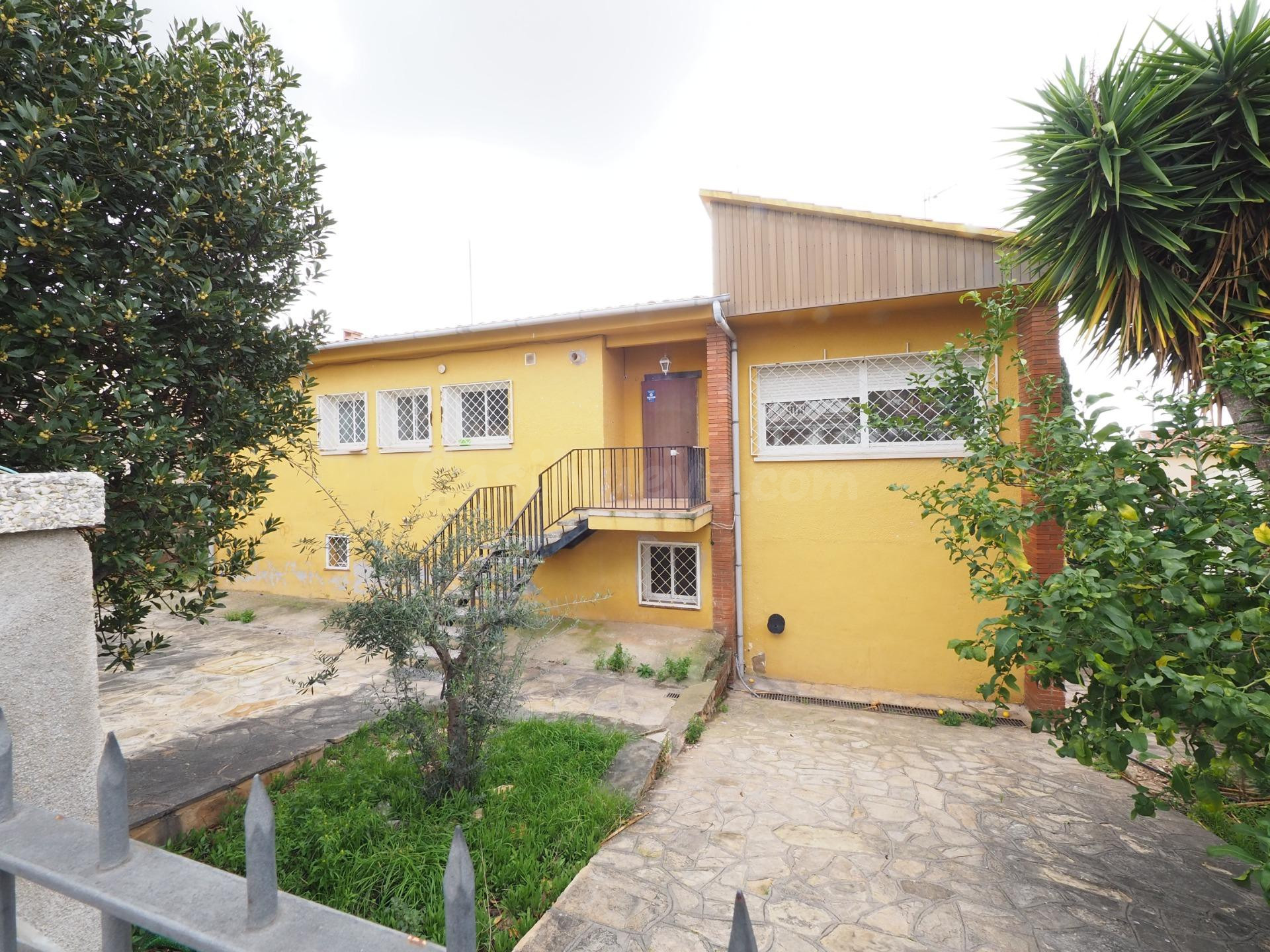 SE VENDE CASA EN RODA DE BERA, ZONA EIXAMPLE RESIDENCIAL