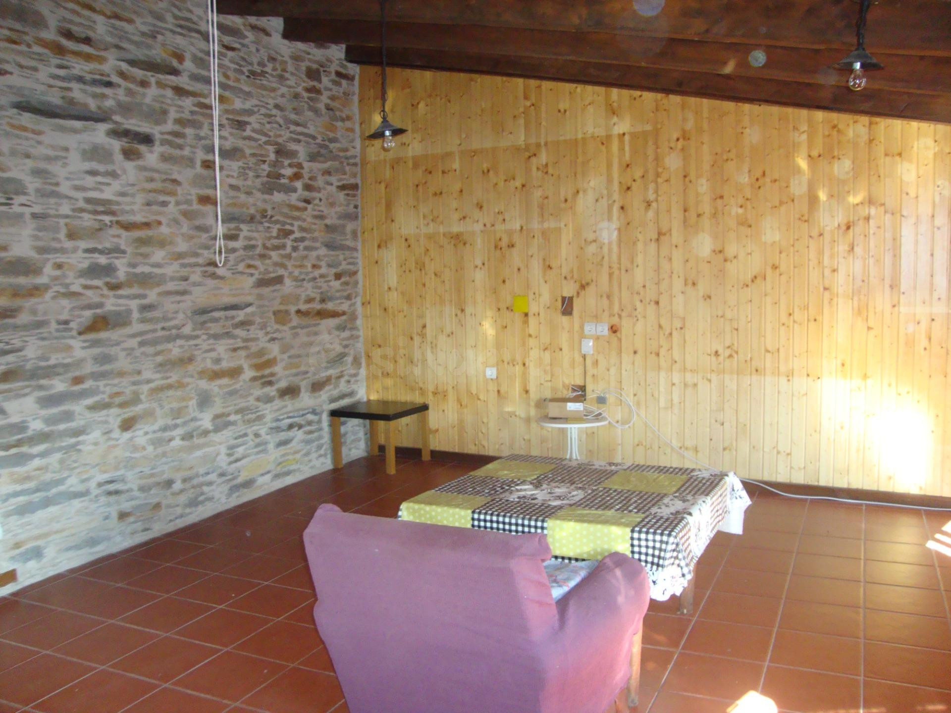 Encantadora Casa de Piedra Reformada en Paramo del Sil - foto 3