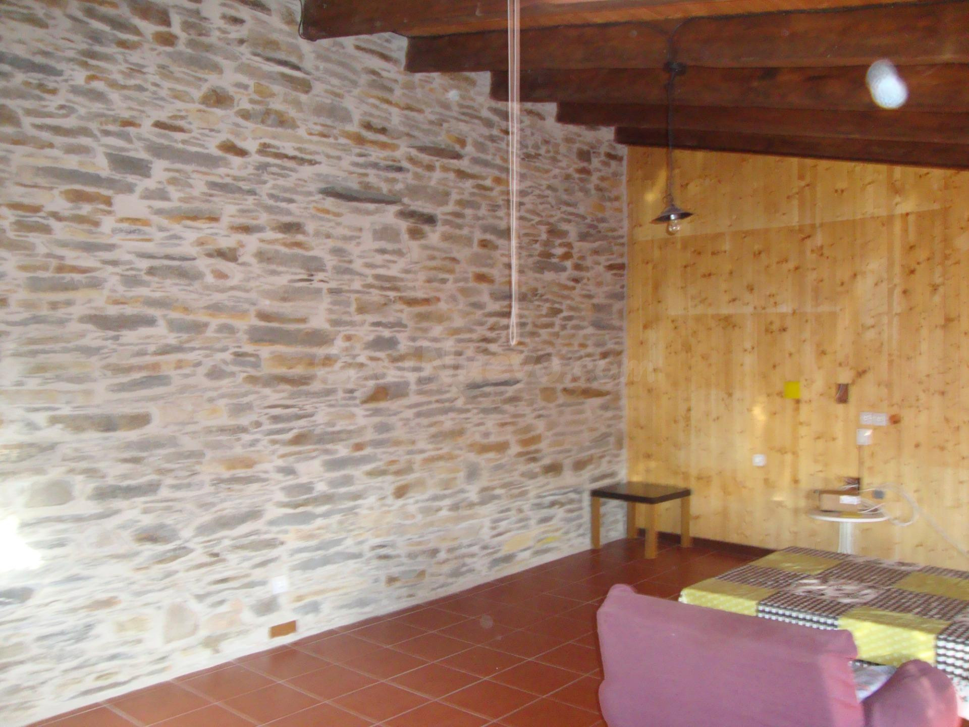 Encantadora Casa de Piedra Reformada en Paramo del Sil - foto 4