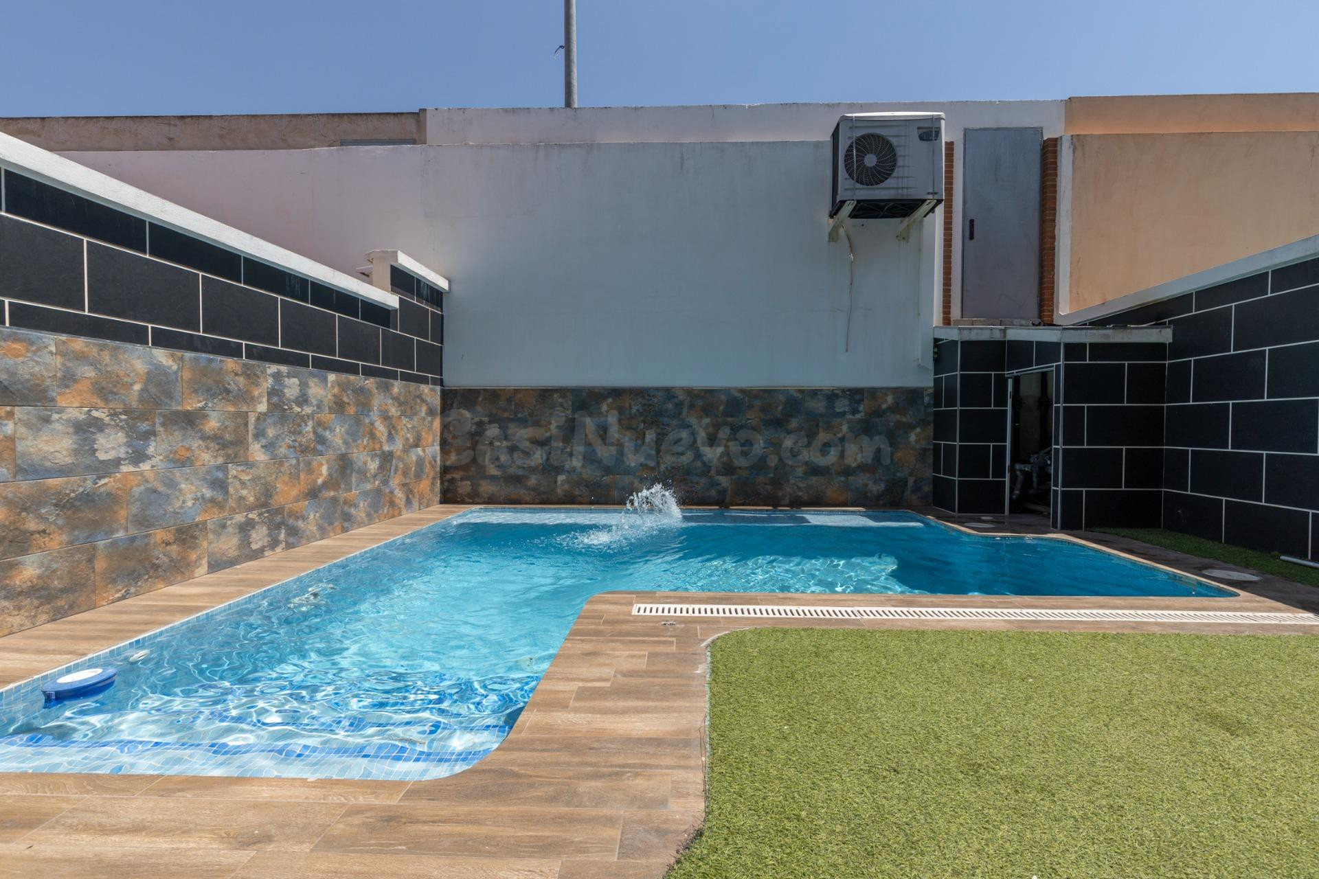 ¡Vive en La Joya! Amplia casa adosada con piscina privada en - foto 2