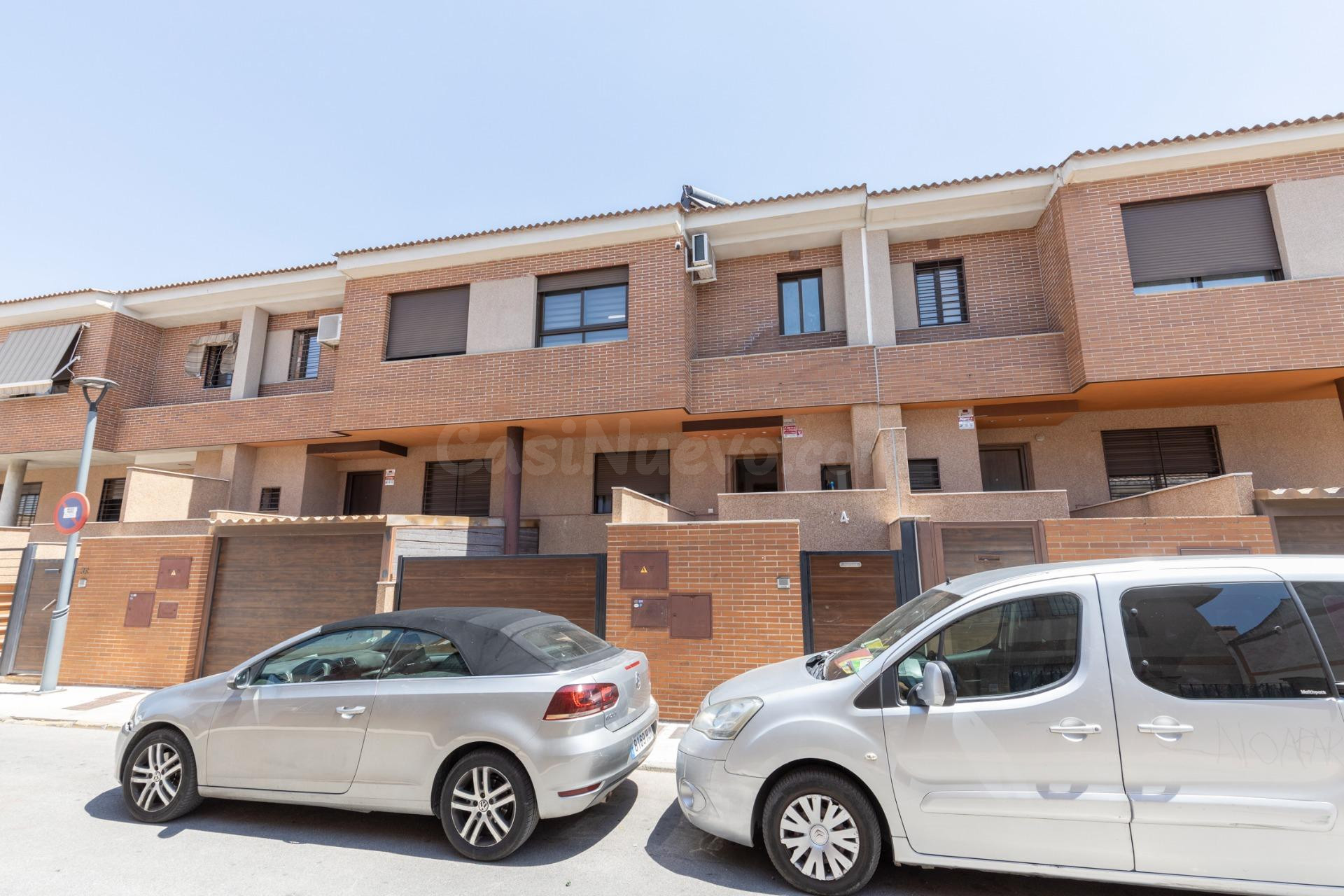 ¡Vive en La Joya! Amplia casa adosada con piscina privada en - foto 3