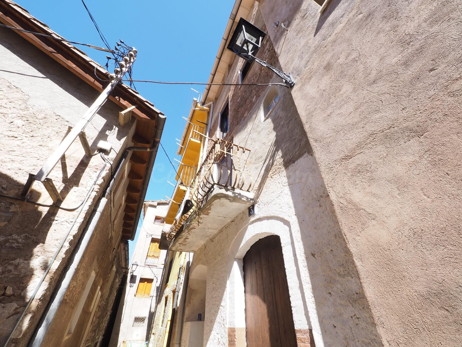 SE VENDE CASA ADOSADA EN LA LA POBLA DE LILLET