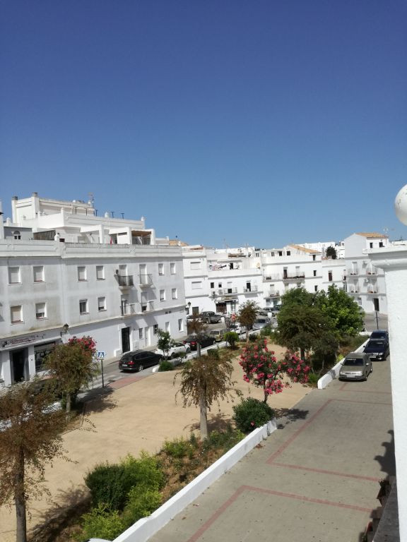 CASA CON TERRAZA EN ZONA CÉNTRICA - foto 3