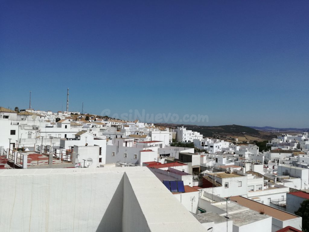 CASA CON TERRAZA EN ZONA CÉNTRICA - foto 4
