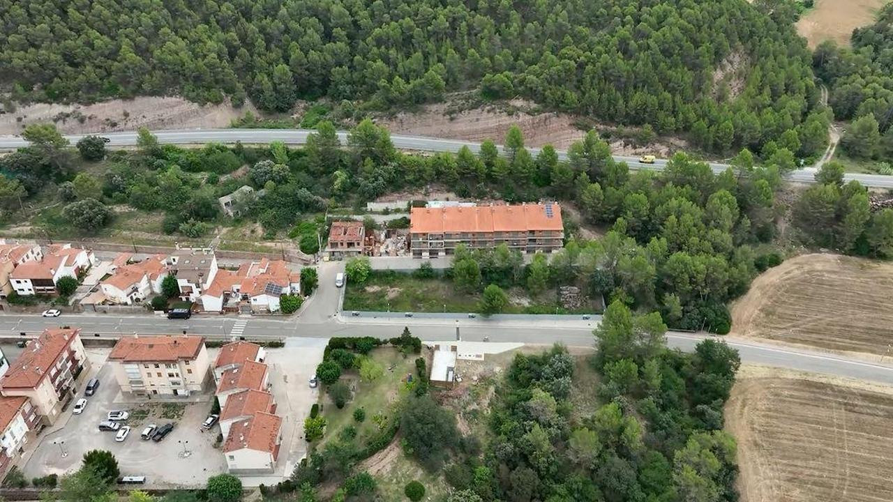 SE VENDE TERRENO URBANO EN NAVAS - foto 2