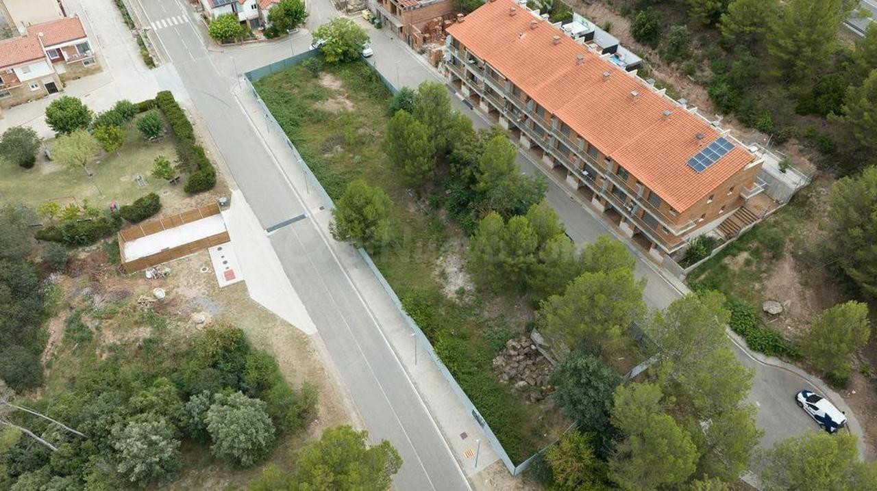 SE VENDE TERRENO URBANO EN NAVAS - foto 3