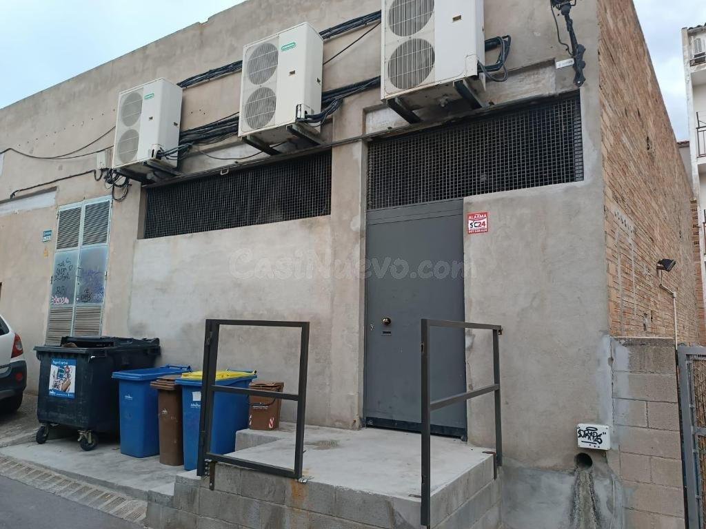 SE VENDE LOCAL EN NAVARCLESS