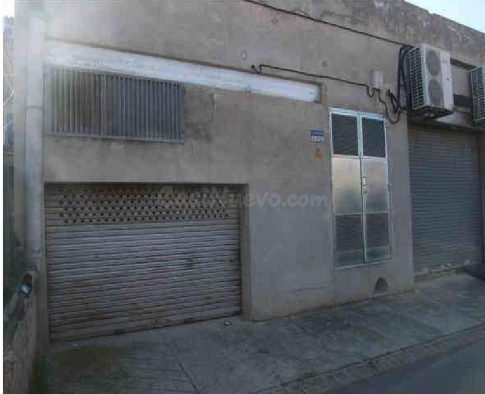 SE VENDE LOCAL EN NAVARCLESS - foto 3