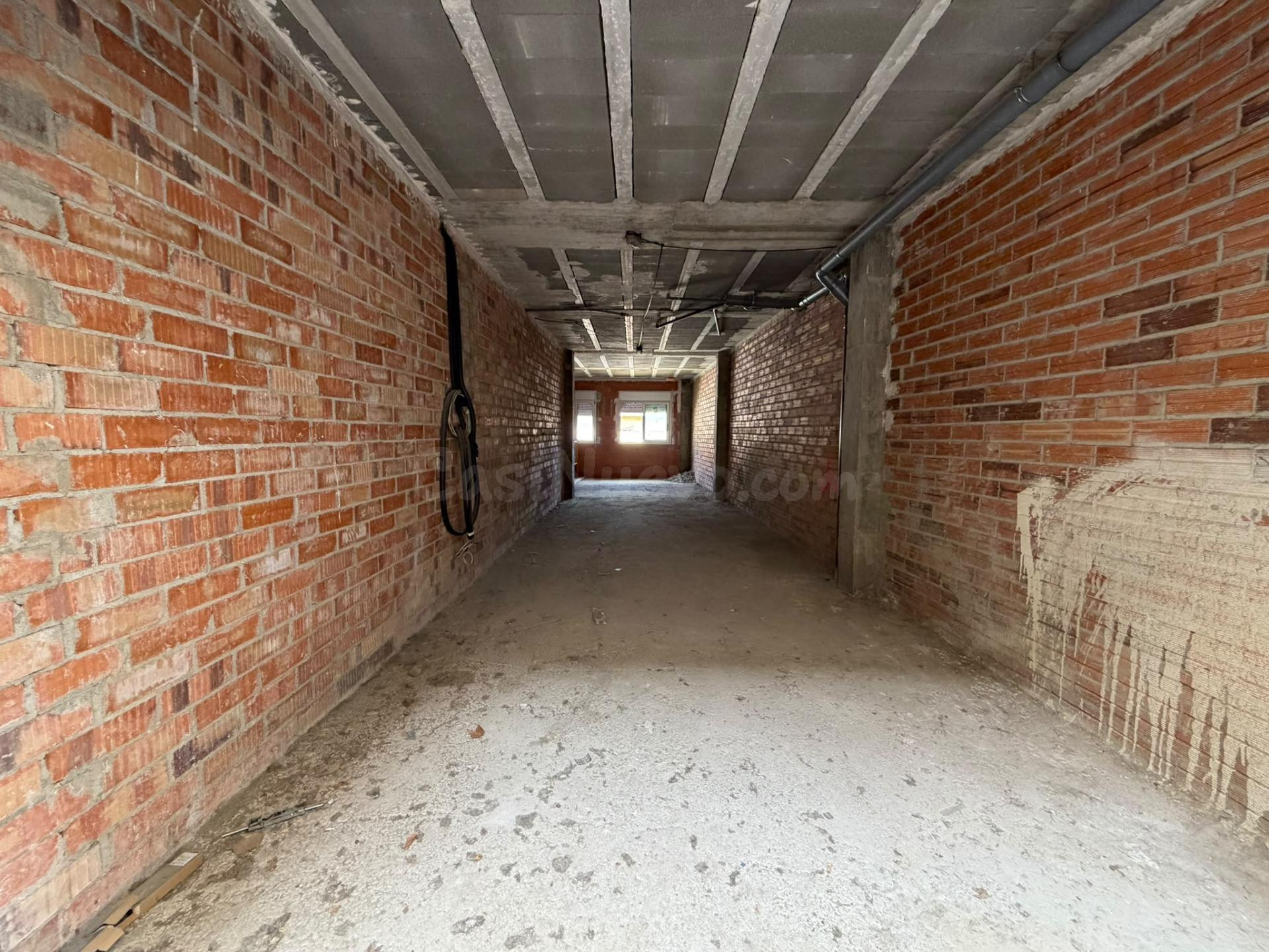 SE VENDE LOCALES COMERCIALES EN NAVARCLES