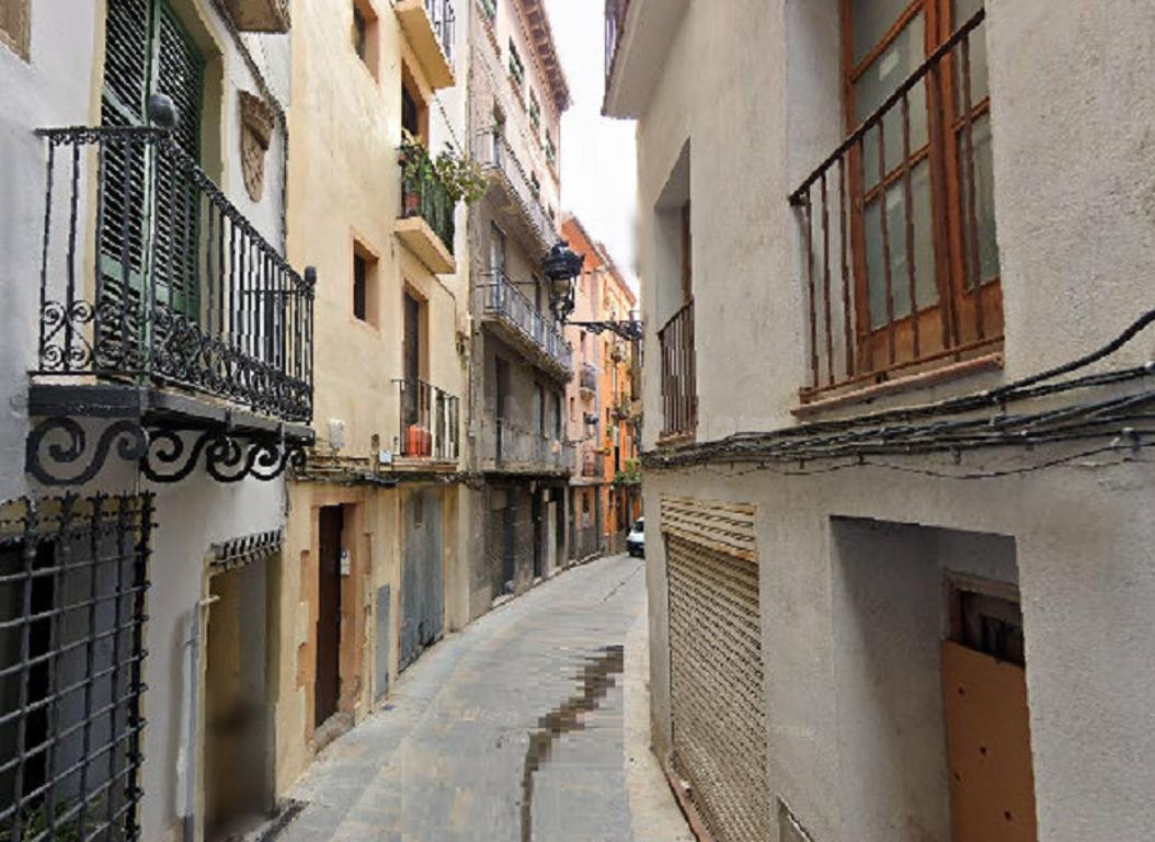 SE VENDE CASA ADOSADA EN BERGA