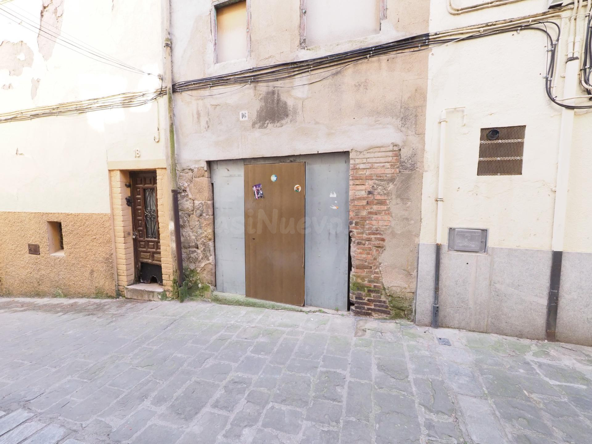 SE VENDE CASA ADOSADA EN BERGA - foto 2