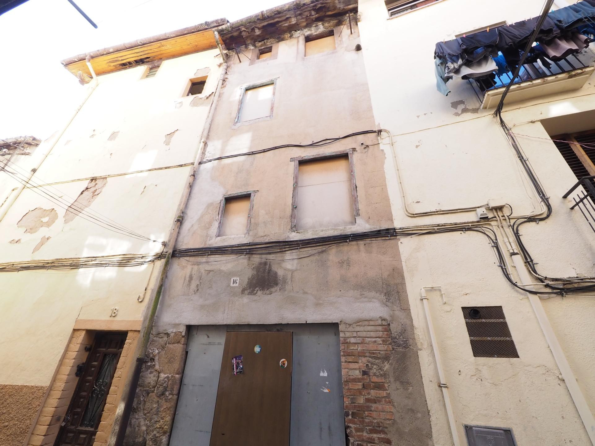 SE VENDE CASA ADOSADA EN BERGA - foto 3