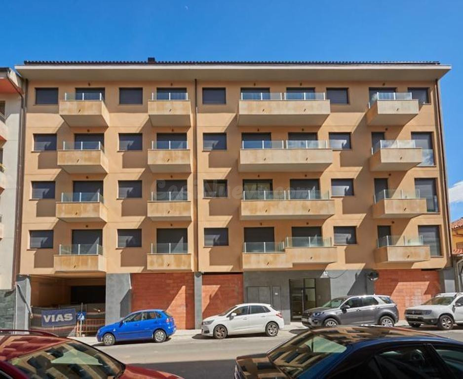 SE VENDE LOCAL COMERCIAL EN BERGA