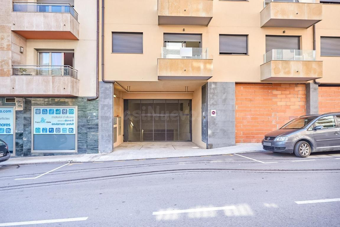 SE VENDE LOCAL COMERCIAL EN BERGA - foto 2