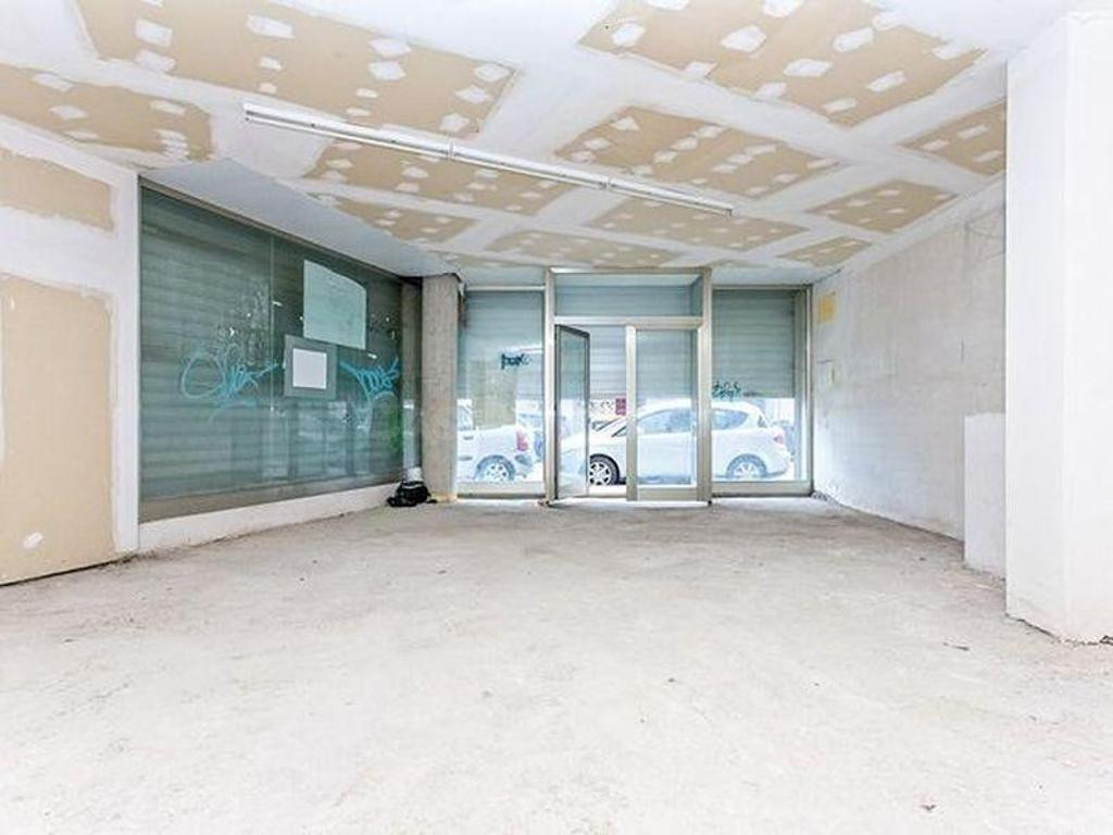 SE VENDE LOCAL COMERCIAL EN MANRESA