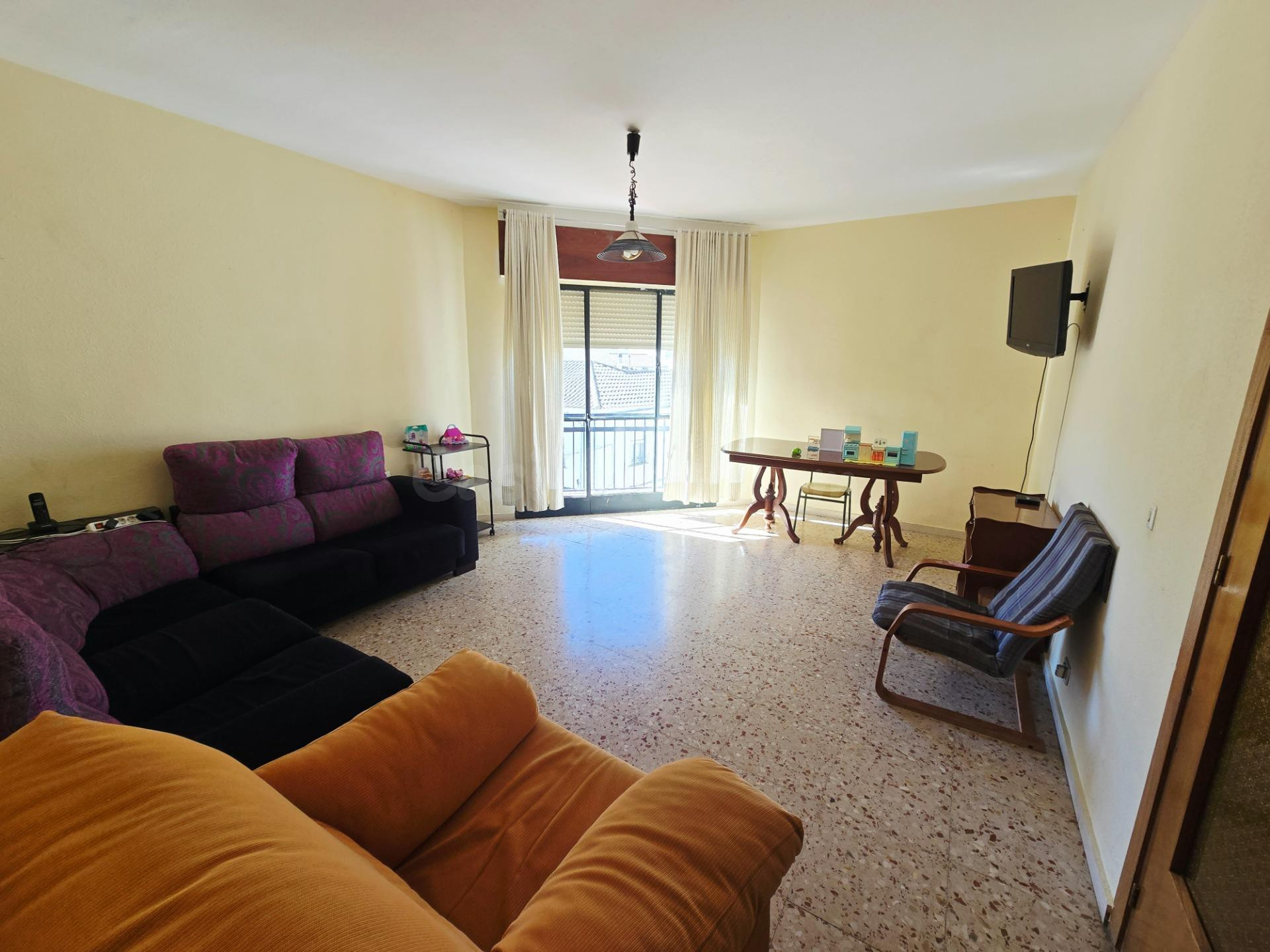SE VENDE PISO PROXIMO AL COLEGIO MANUEL CANO DAMIÁN - foto 2