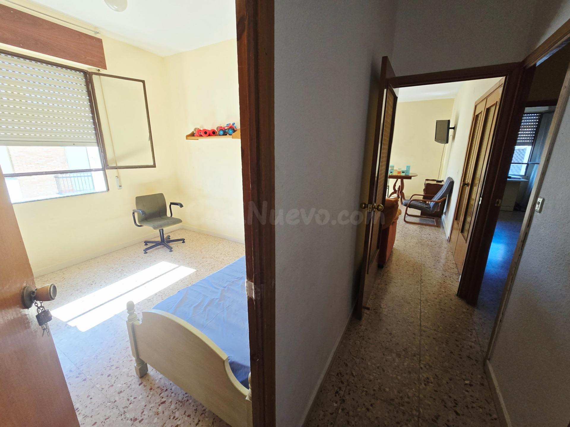 SE VENDE PISO PROXIMO AL COLEGIO MANUEL CANO DAMIÁN - foto 5