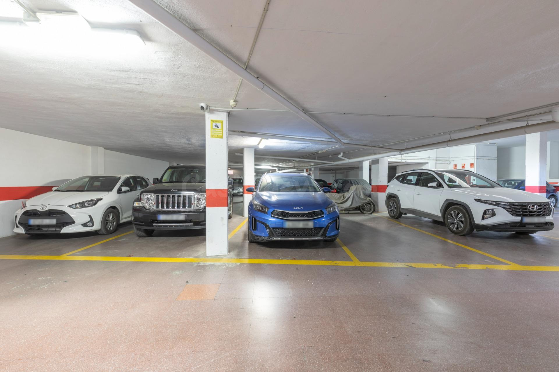 IDEAL INVERSORES!!! 35 PLAZAS DE APARCAMIENTO Y 5 TRASTEROS, - foto 3