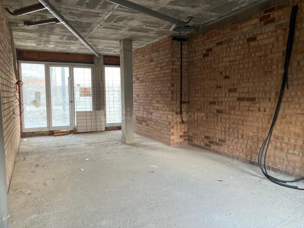 SE VENDE LOCAL COMERCIAL EN MANRESA