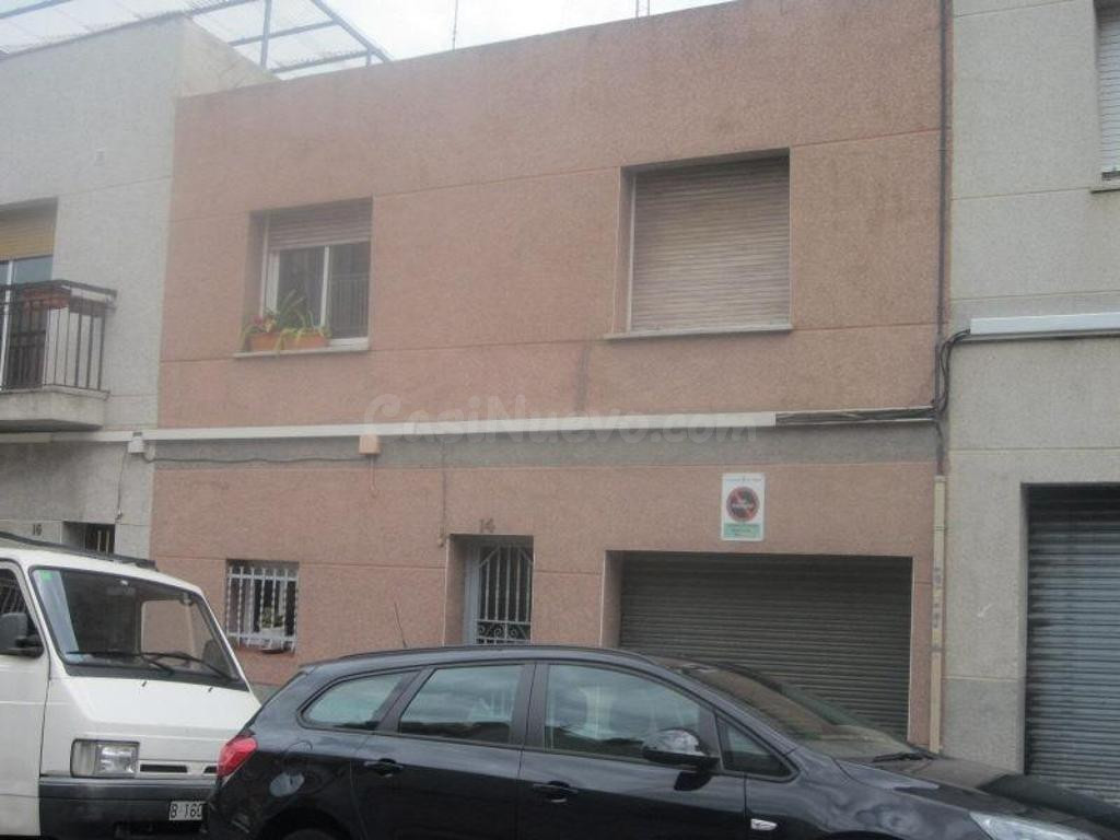 SE VENDE CASA ADOSADA EN SABADELL, ZONA PUIGGENER