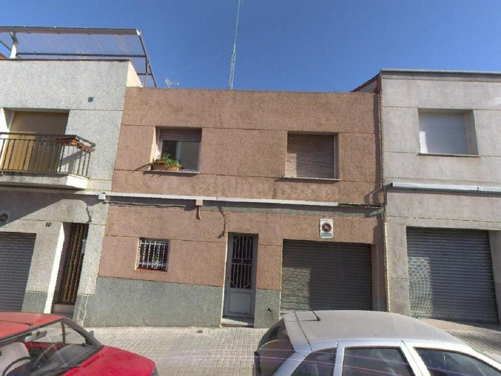 SE VENDE CASA ADOSADA EN SABADELL, ZONA PUIGGENER - foto 2