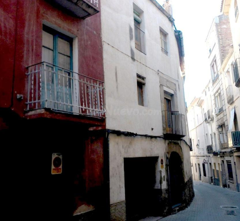SE VENDE CASA ADOSADA EN SALLENT