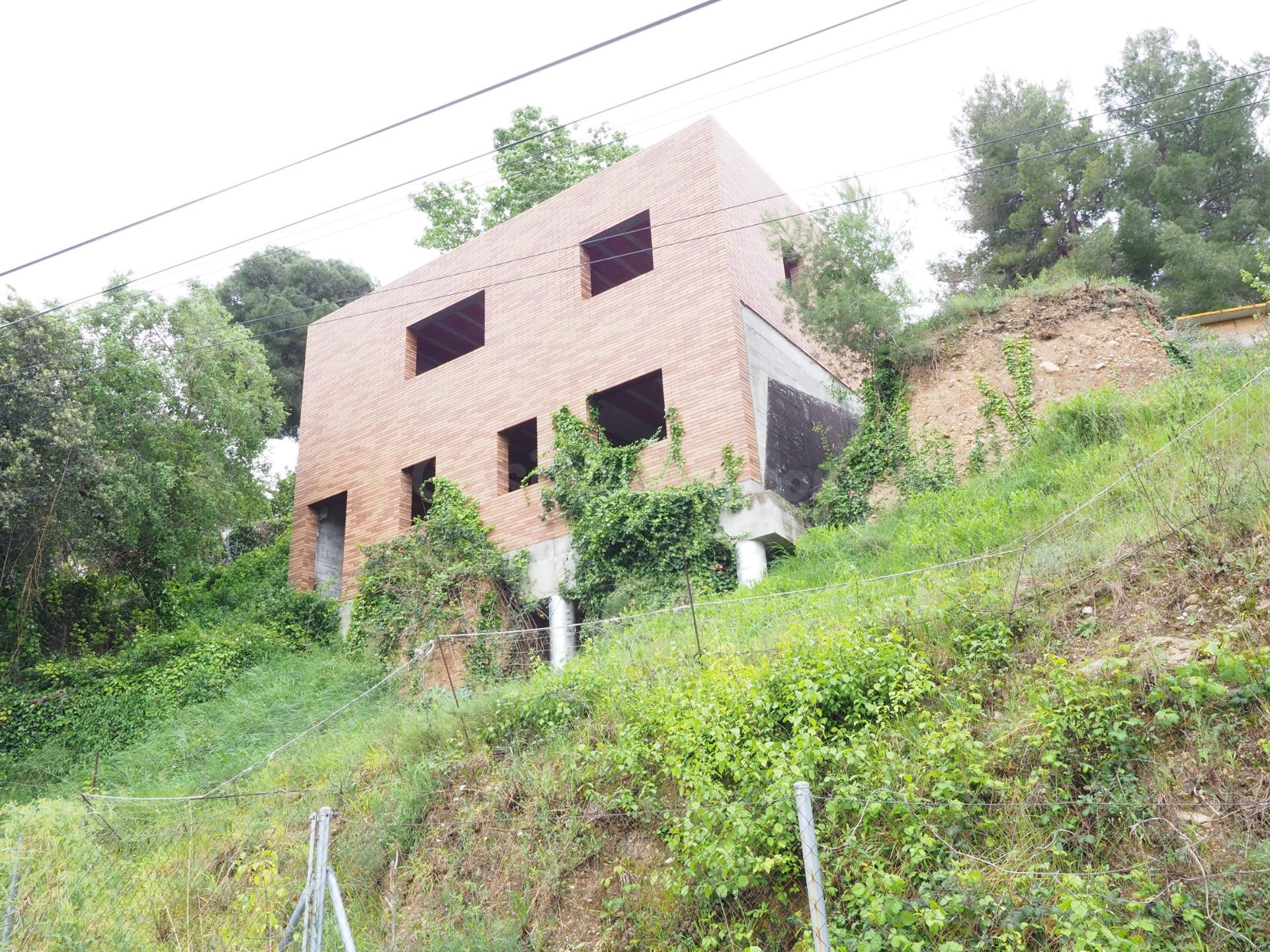 SE VENDE OBRA PARADA EN PIERA - foto 2