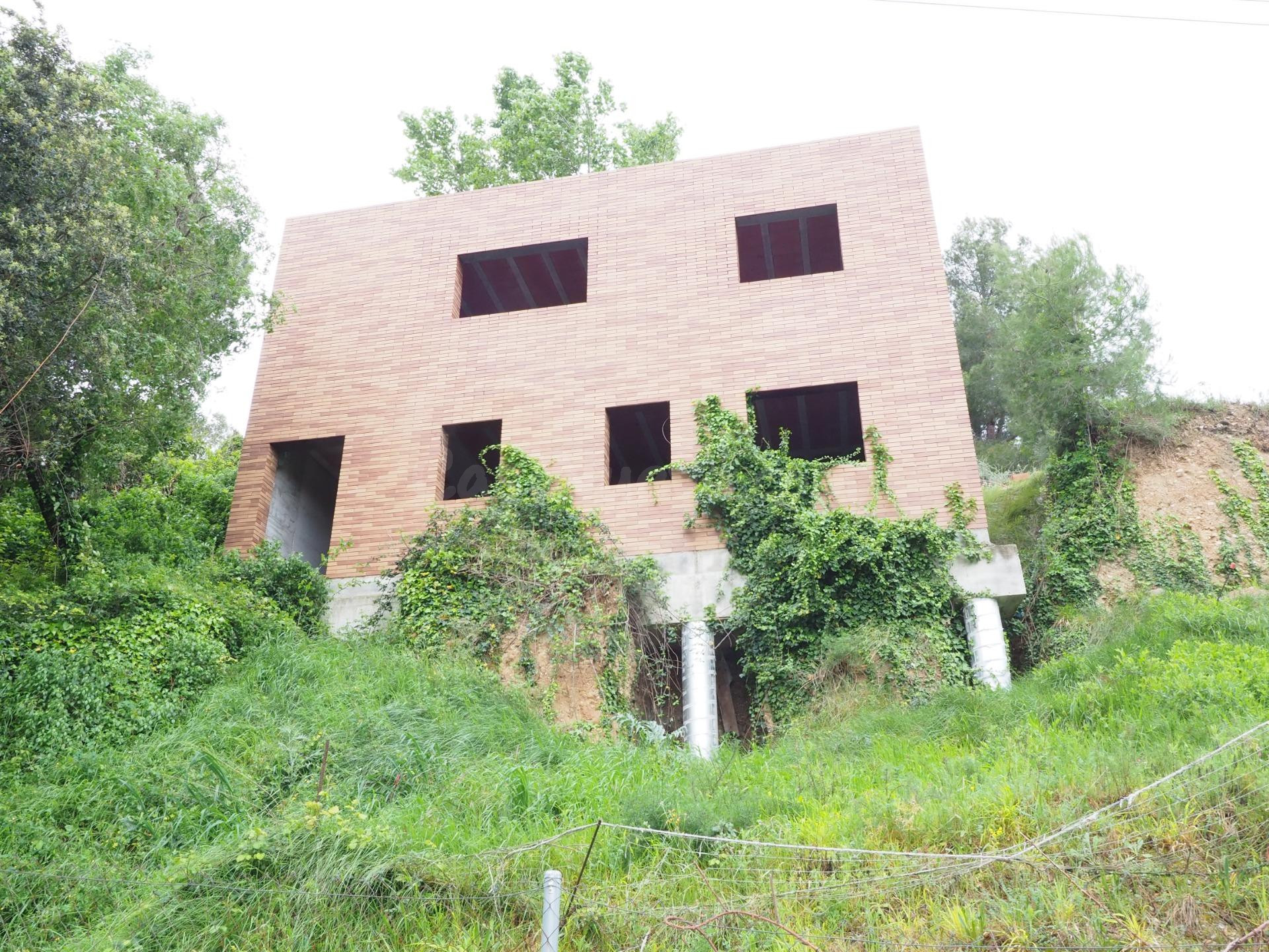 SE VENDE OBRA PARADA EN PIERA - foto 3