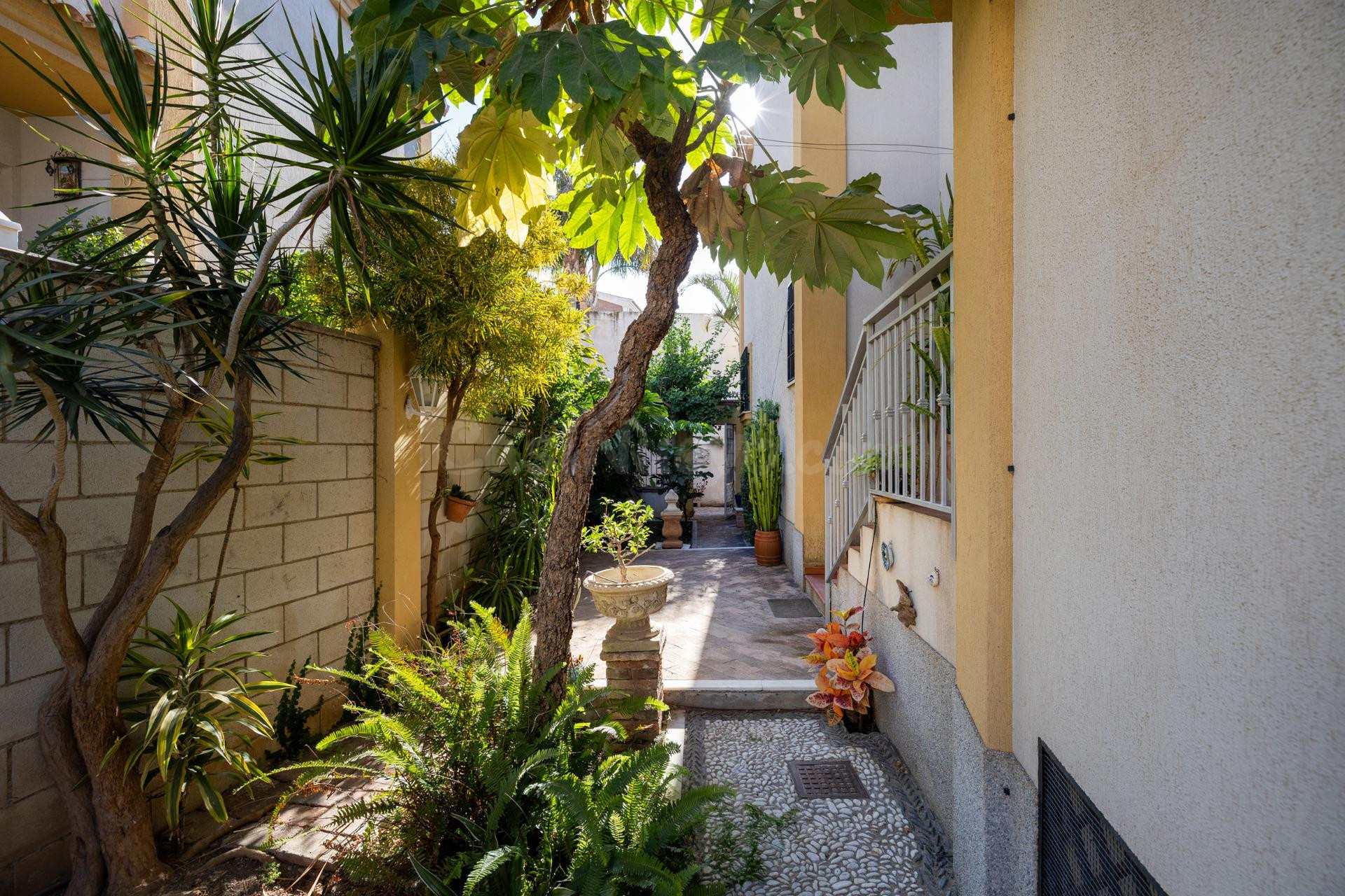 ESPECTACULAR VIVIENDA PAREADA CON JARDÍN, TERRAZA 360º Y GAR - foto 5