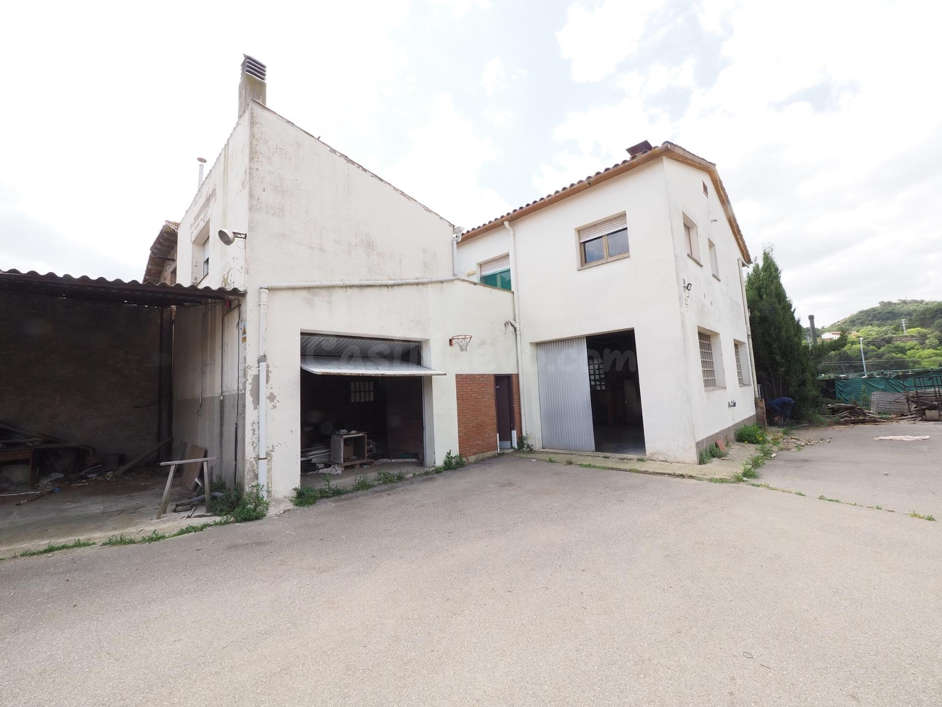 SE VENDE CASA CON ALMACÉN EN POBLA DE CLARAMUNT - foto 2