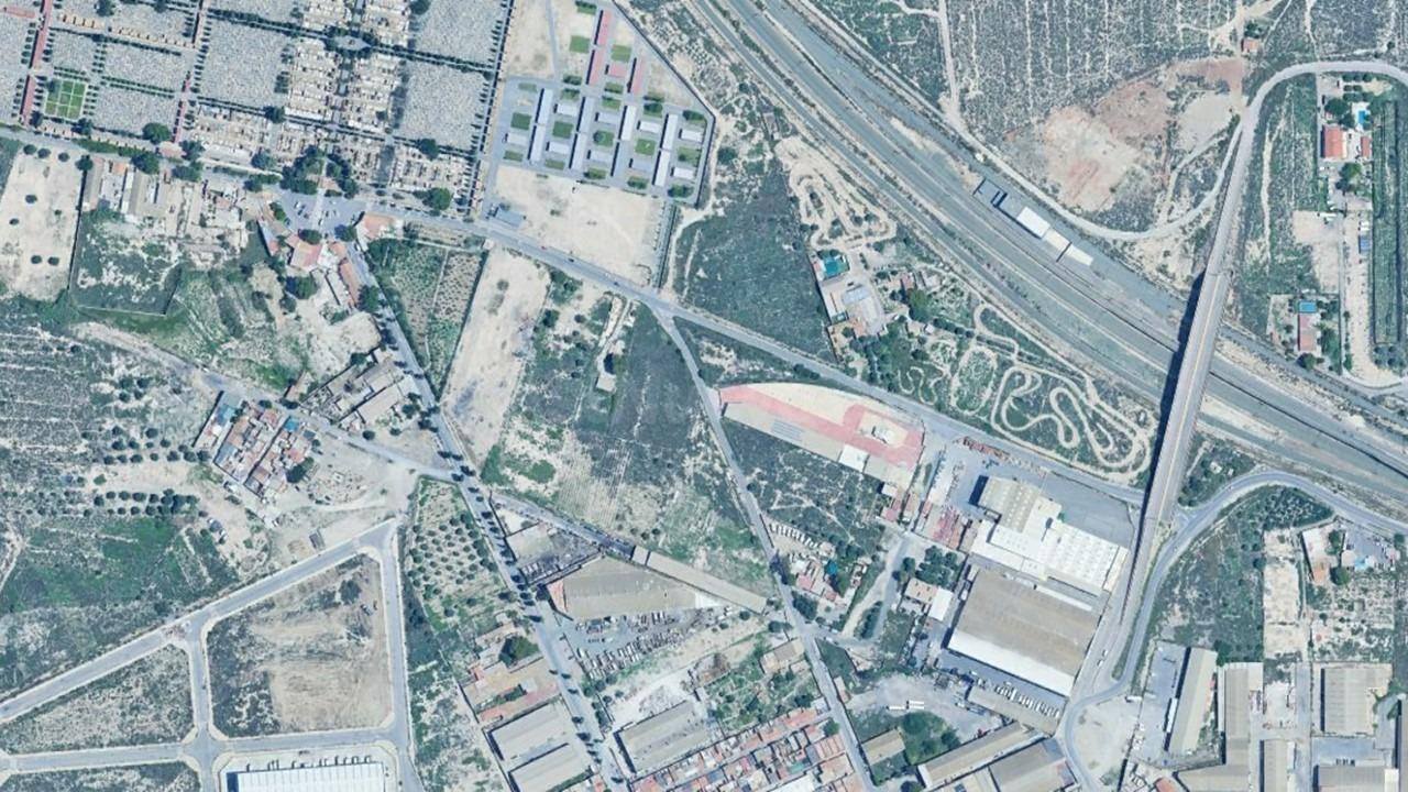SUELO URBANO DE USO INDISTRIAL EN POLÍGONO INDUSTRIAL CONSOL - foto 3