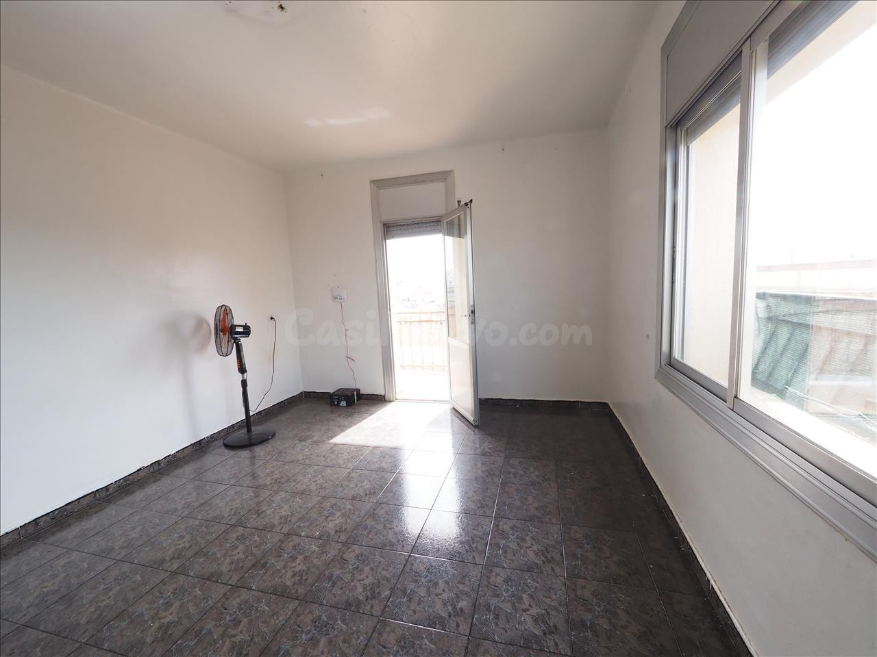 SE VENDE PISO EN TERRASSA, ZONA LA MAURINA