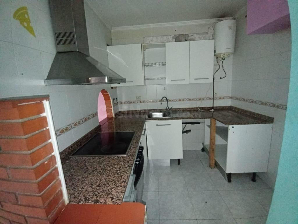 SE VENDE LOCAL COMERCIAL EN RUBI, ZONA SANT JORDI-EL CASTELL - foto 2