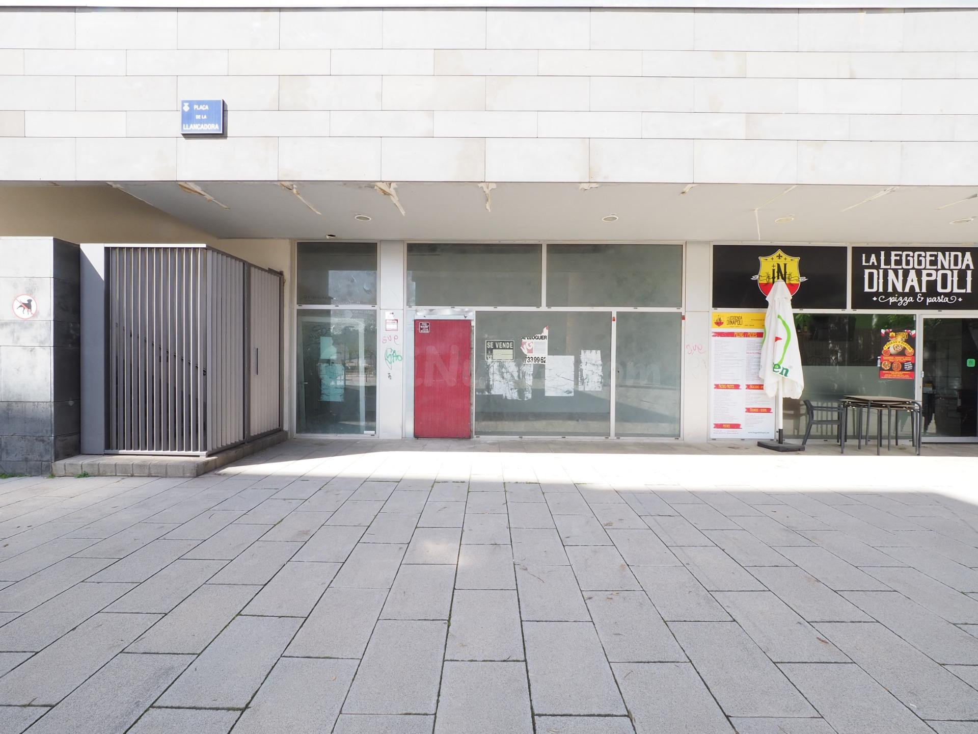 SE VENDE LOCAL COMERCIAL EN TERRASSA, ZONA SEGLE XX