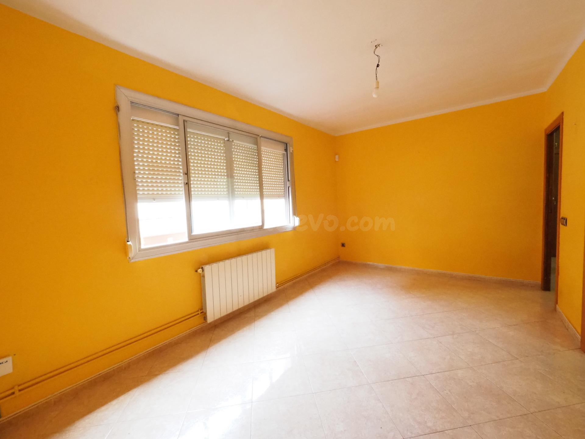 SE VENDE PISO EN BADALONA ZONA LLEFIA