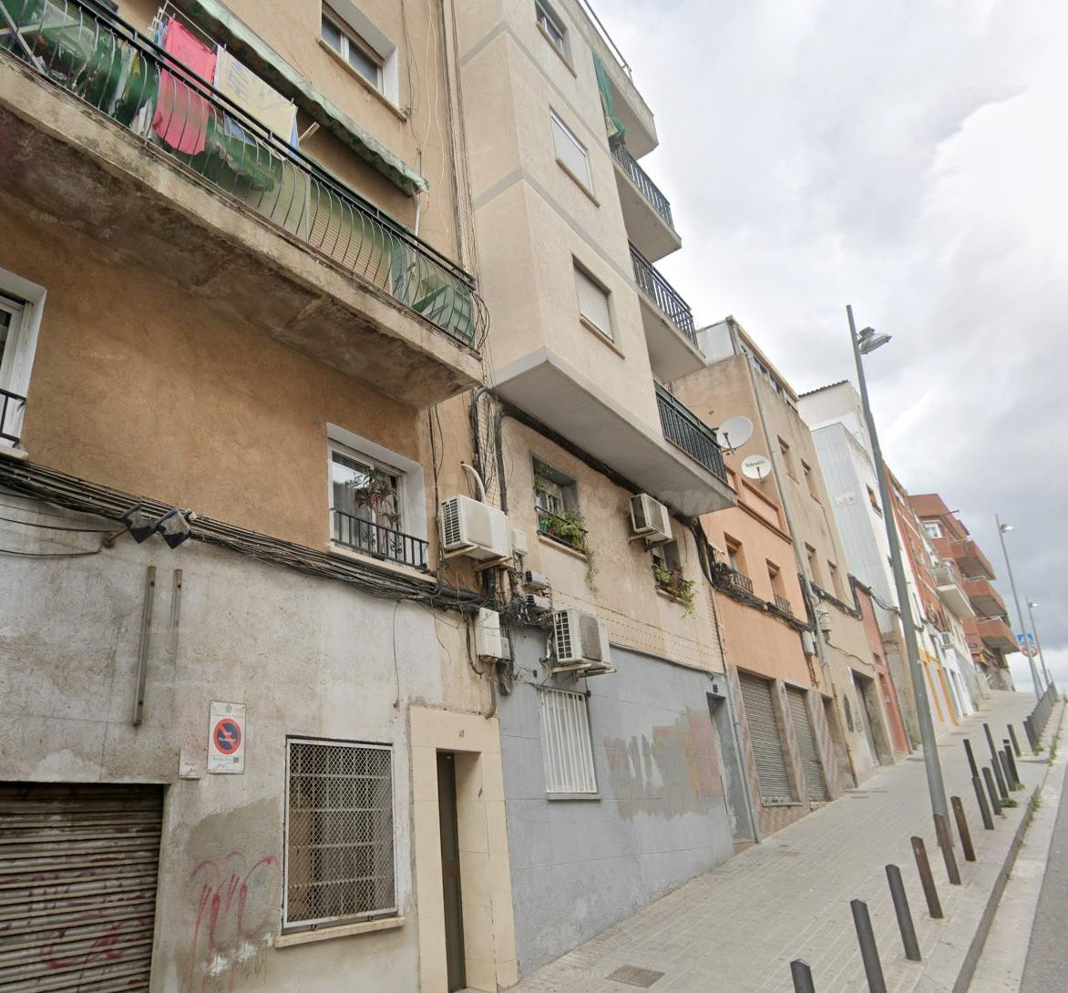 Inversión inmobiliaria en Badalona: oportunidad sin posesión - foto 3