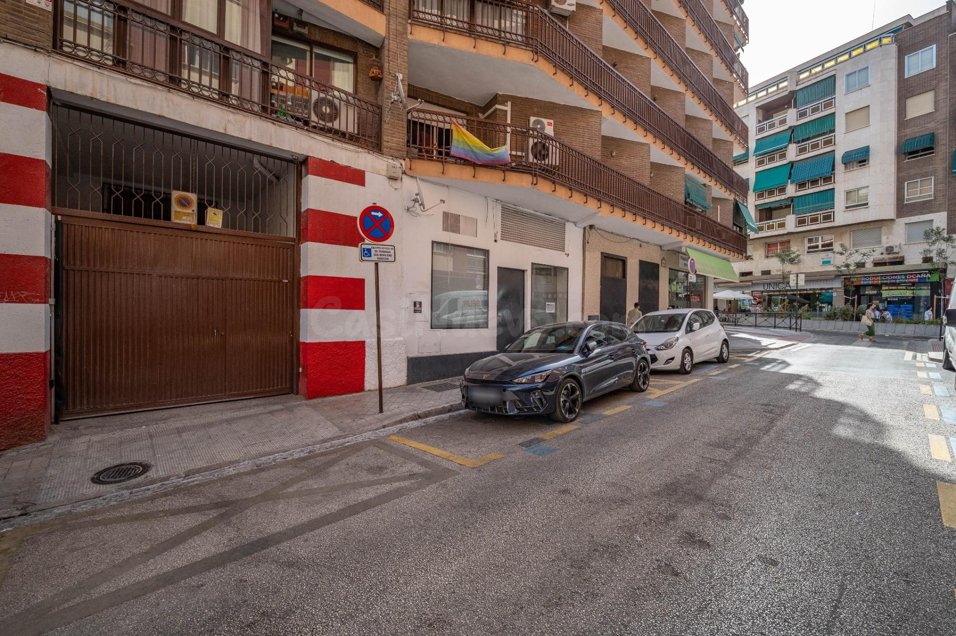 ¡Oportunidad Única! Garaje en el Corazón de Granada por solo 35.000€