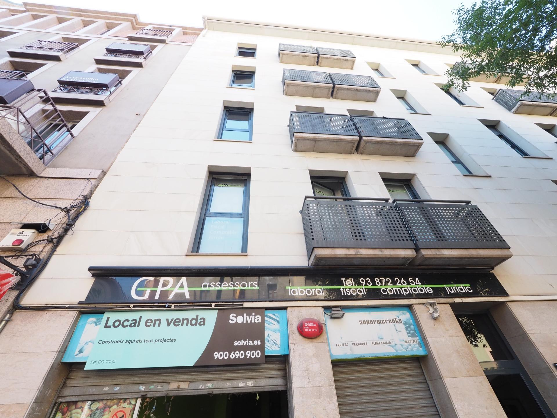 SE VENDE LOCAL COMERCIAL EN MANRESA, ZONA CARRETERA DE VIC - foto 2