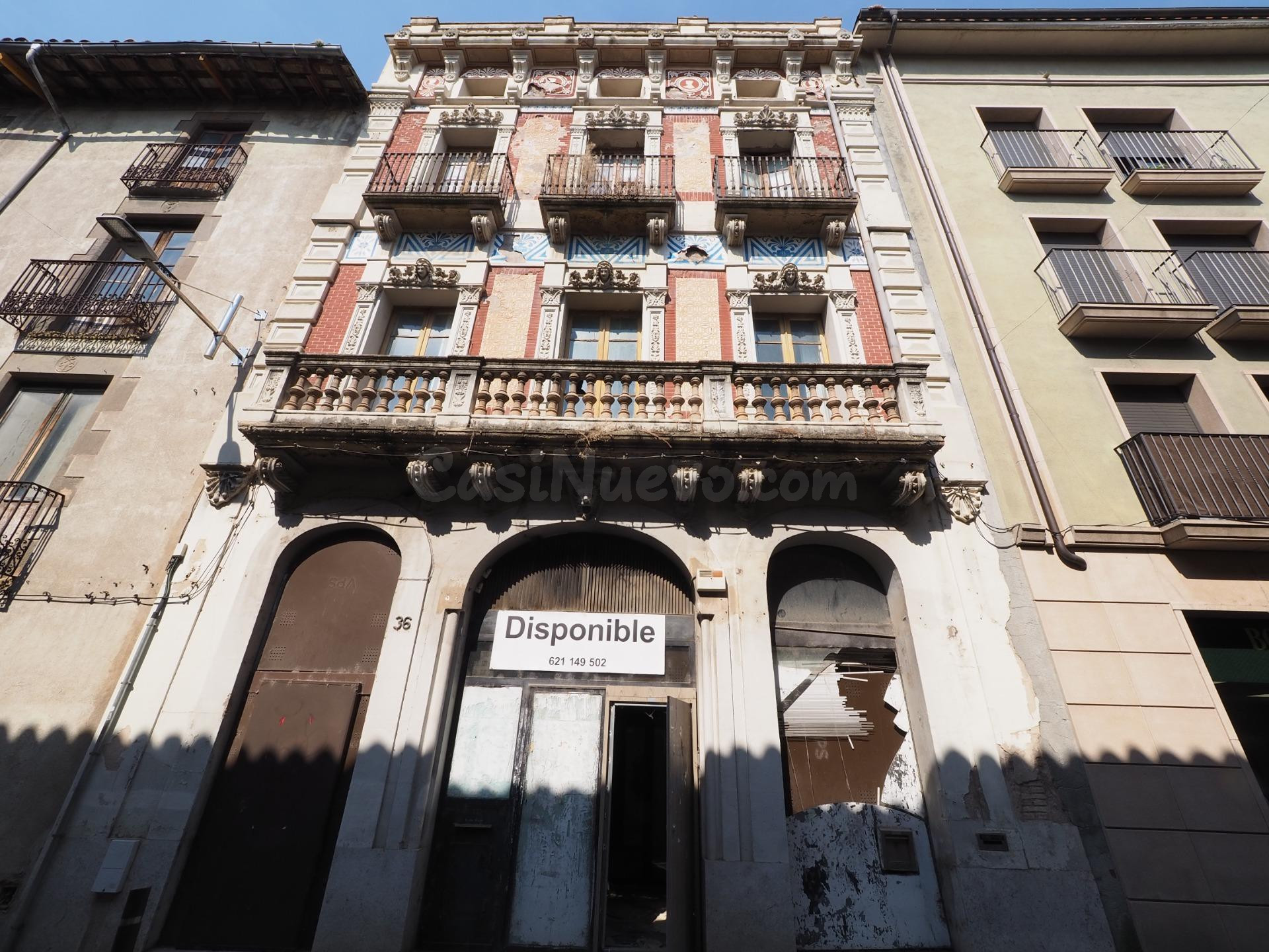 SE VENDE EDIFICIO EN MANLLEU