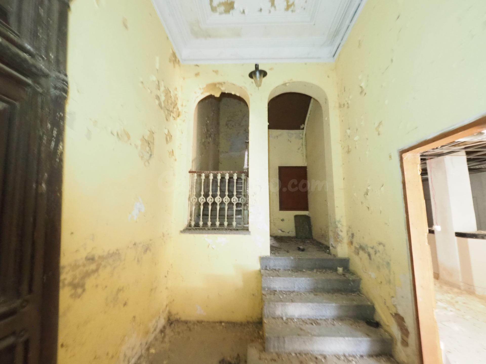 SE VENDE EDIFICIO EN MANLLEU - foto 2