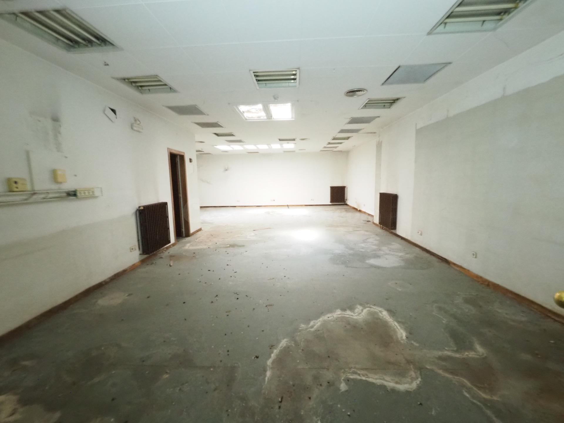 SE VENDE EDIFICIO EN MANLLEU - foto 4