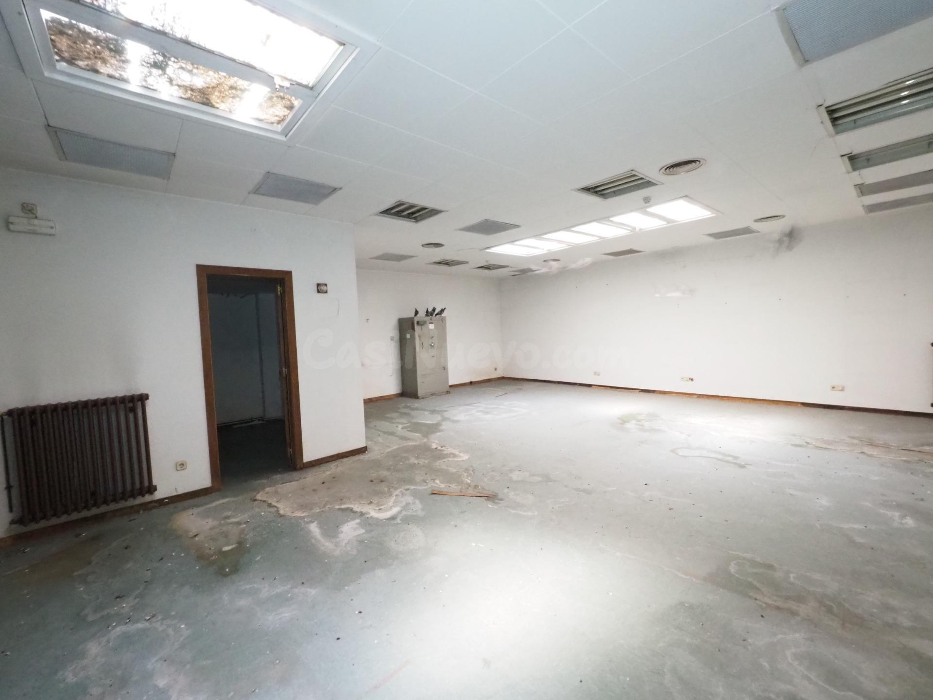 SE VENDE EDIFICIO EN MANLLEU - foto 5