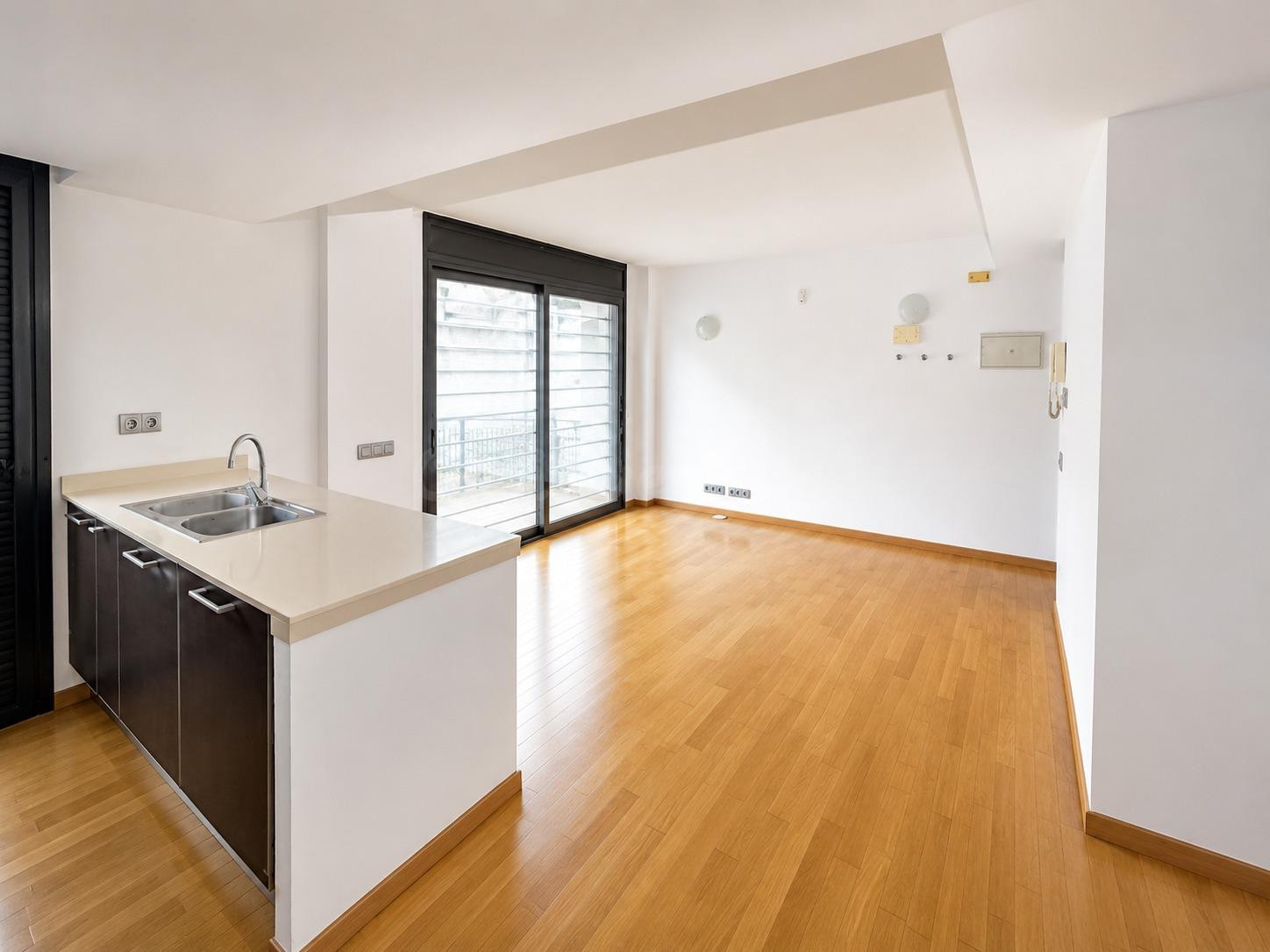 SE VENDE PISO EN BARCELONA, ZONA LA VERNEDA I LA PAU - foto 2