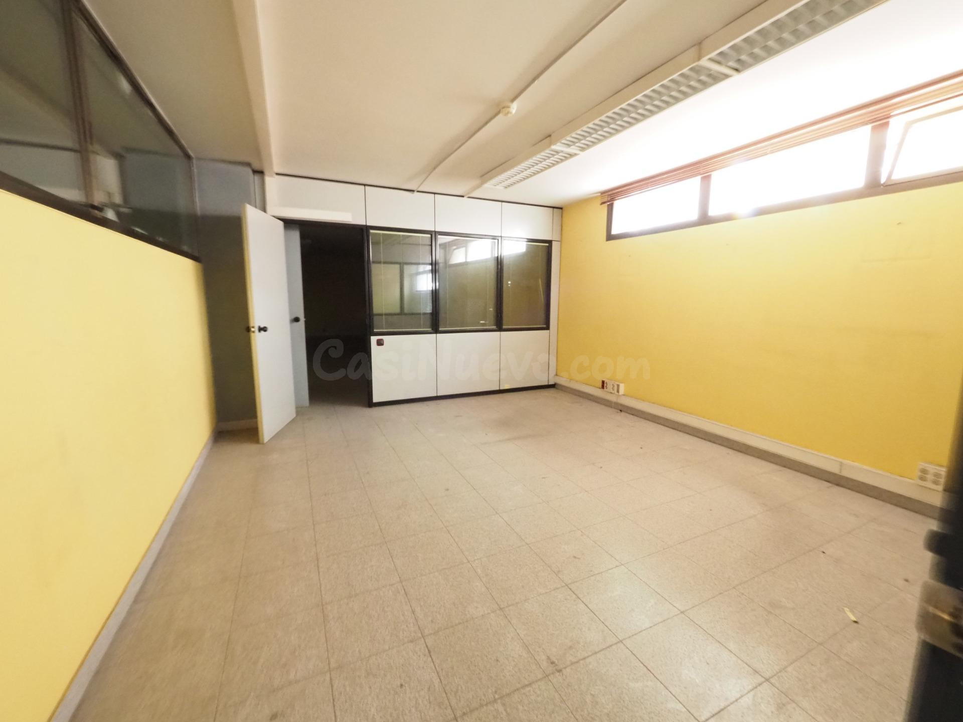 SE VENDE LOCAL COMERCIAL EN RUBI, ZONA MERCAT - foto 3