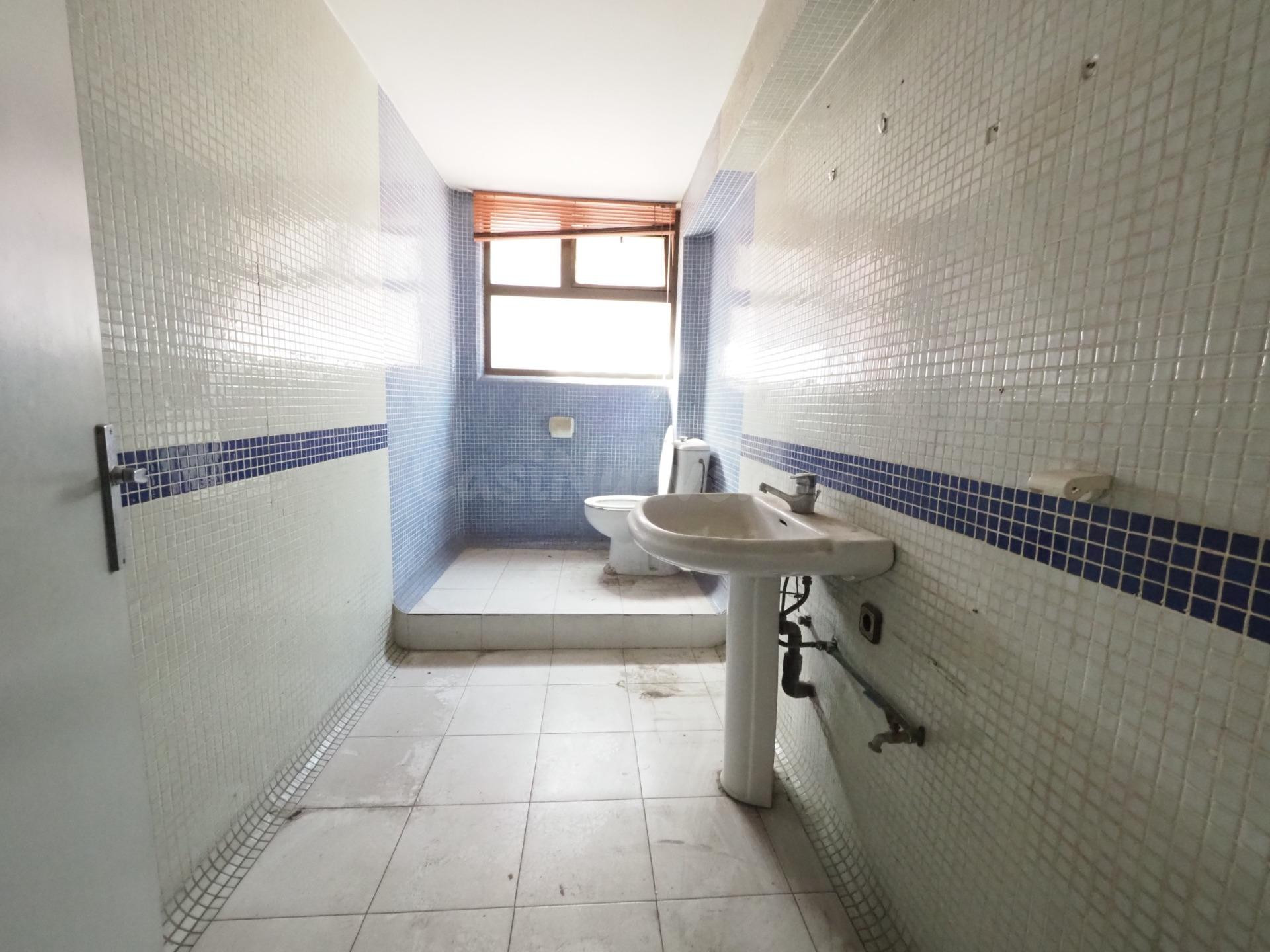 SE VENDE LOCAL COMERCIAL EN RUBI, ZONA MERCAT - foto 4