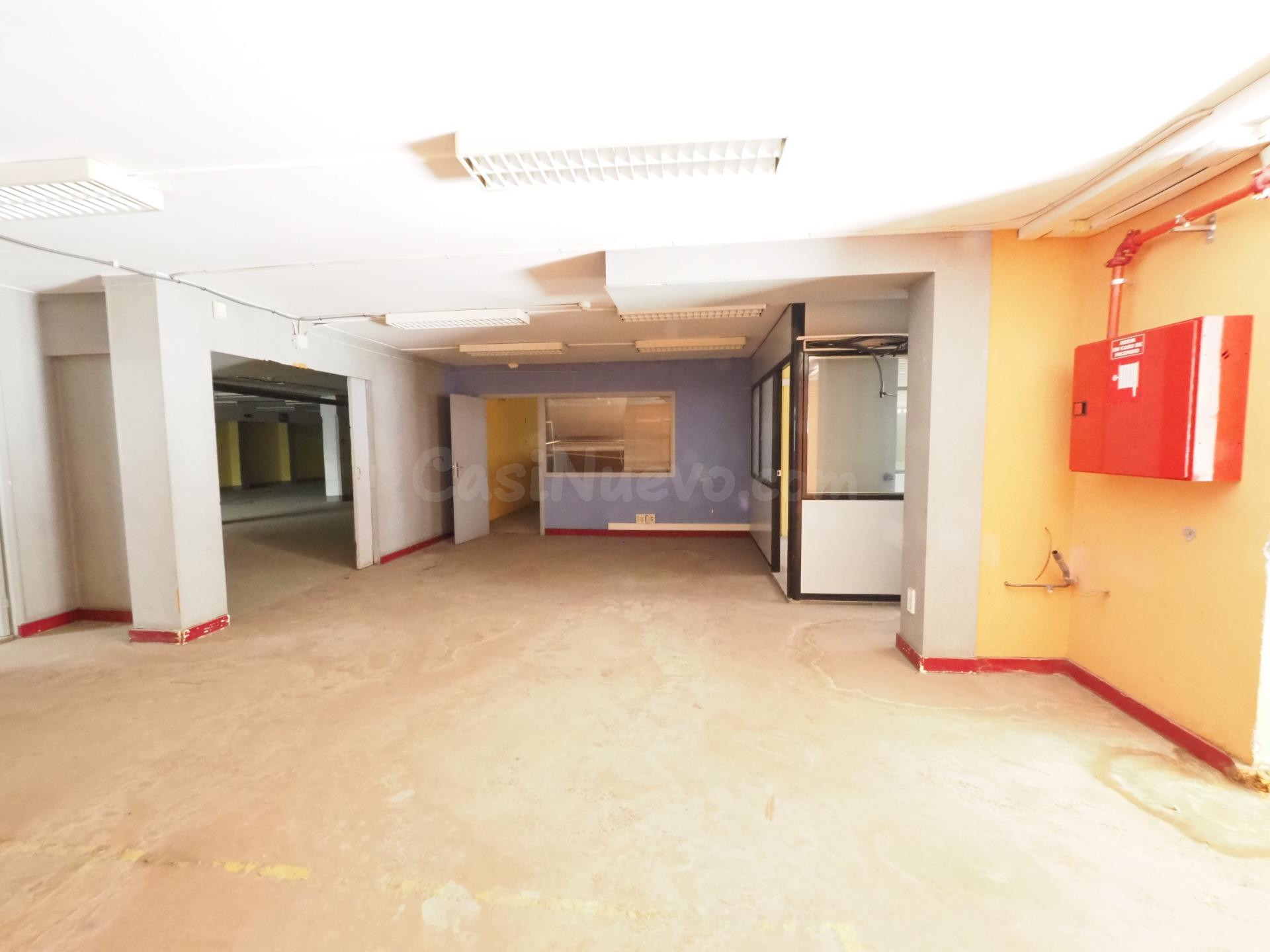 SE VENDE LOCAL COMERCIAL EN RUBI, ZONA MERCAT - foto 5