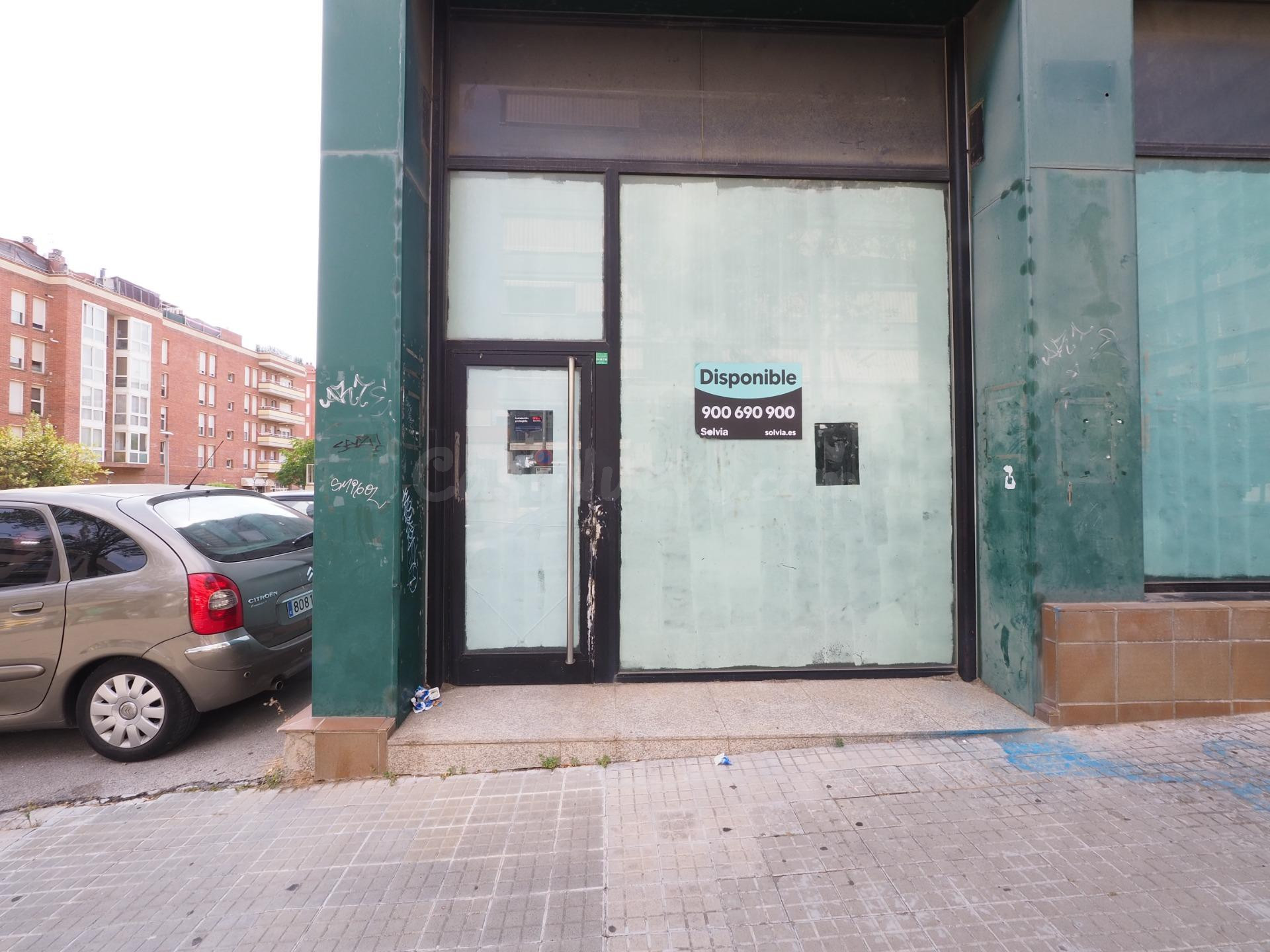 SE VENDE LOCAL COMERCIAL EN TERRASSA, ZONA ESPORTIVA - foto 2