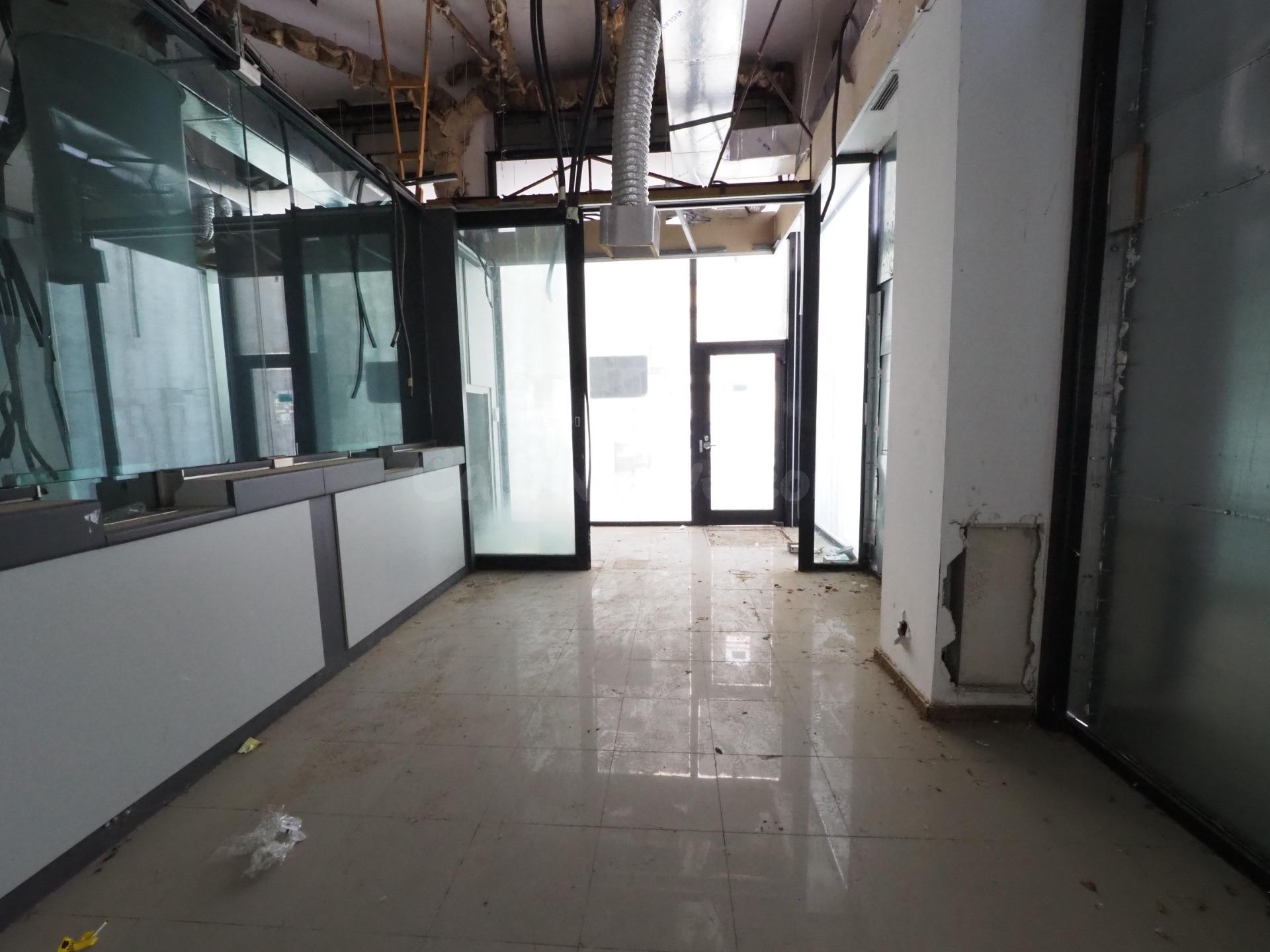 SE VENDE LOCAL COMERCIAL EN TERRASSA, ZONA ESPORTIVA - foto 3