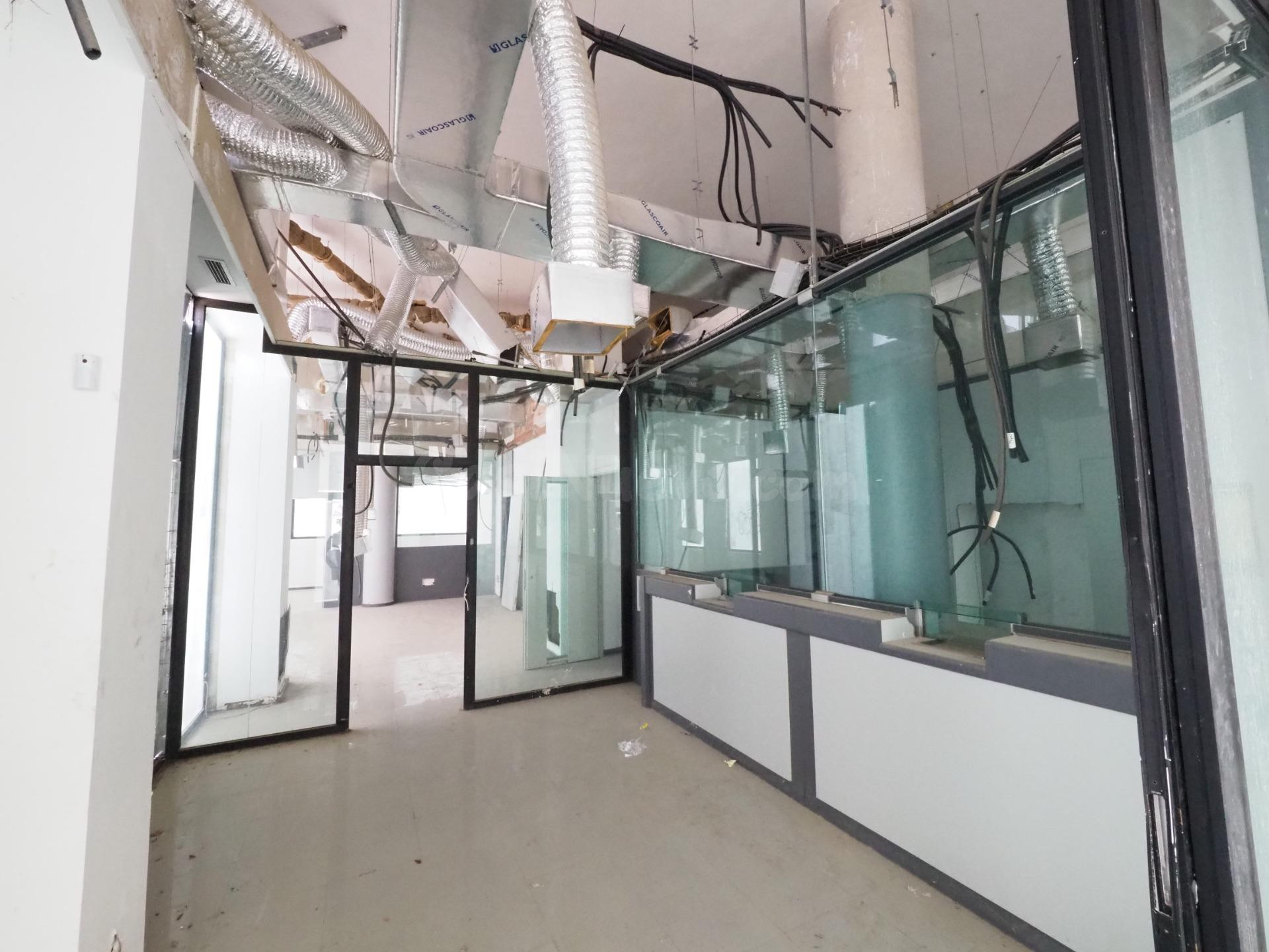 SE VENDE LOCAL COMERCIAL EN TERRASSA, ZONA ESPORTIVA - foto 4